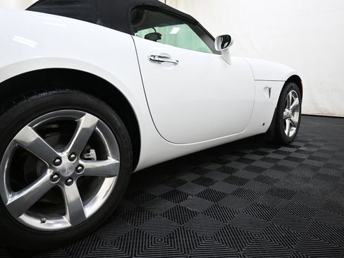 Used 2008 Pontiac Solstice Convertible w/ Preferred Package RWD image 24