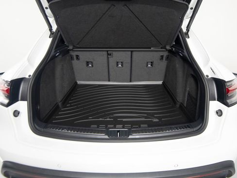 Certified 2026 Porsche Macan AWD/4WD image 43