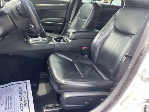 Used 2022 Chrysler 300 Touring L w/ Safetytec Plus Group RWD image 10