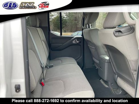 Used 2011 Nissan Frontier SV image 12