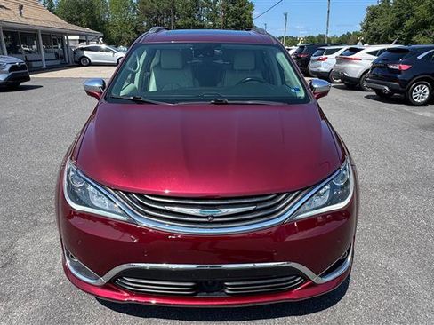 Used 2018 Chrysler Pacifica Limited w/ Advanced Safetytec Group FWD image 17