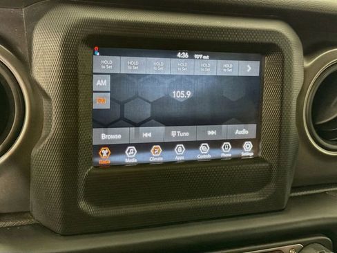 Used 2023 Jeep Gladiator Sport AWD/4WD image 14