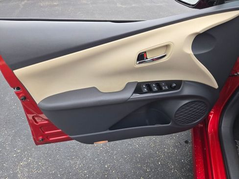 Used 2016 Toyota Prius Four image 18