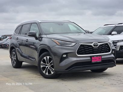 Used 2021 Toyota Highlander XLE