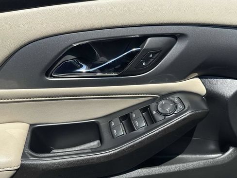 Used 2023 Chevrolet Traverse LS FWD image 16