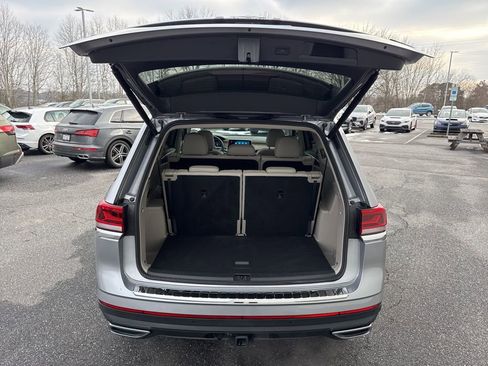 Certified 2024 Volkswagen Atlas SE w/ Black Wheel Package image 10