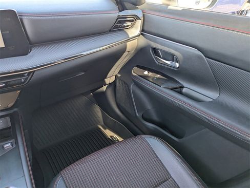 Used 2025 Nissan Kicks SR w/ Illumination Package image 17