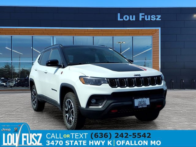 New 2026 Jeep Compass Trailhawk w/ Sun, Sound & Navigation Group AWD/4WD image 1