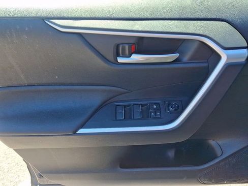 Used 2025 Toyota RAV4 XLE AWD/4WD image 12