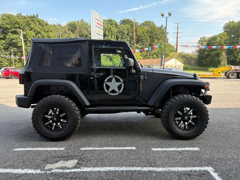 Used 2013 Jeep Wrangler Sport AWD/4WD image 6