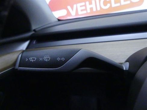 Used 2024 Tesla Model Y 2WD image 17