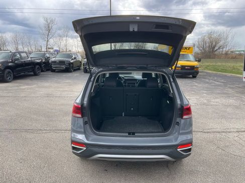 Used 2024 Volkswagen Taos SE image 25