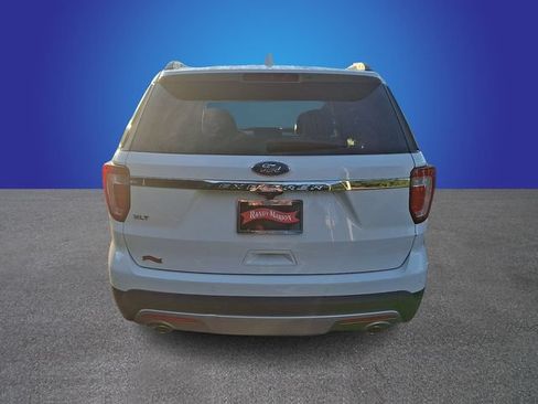 Used 2017 Ford Explorer XLT w/ Equipment Group 202A FWD image 5