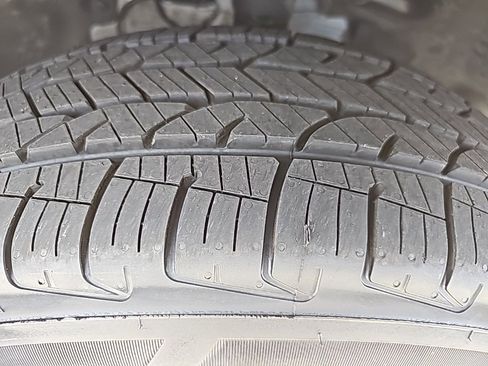 Certified 2021 Jeep Cherokee Latitude Plus w/ Sun & Sound Group image 5