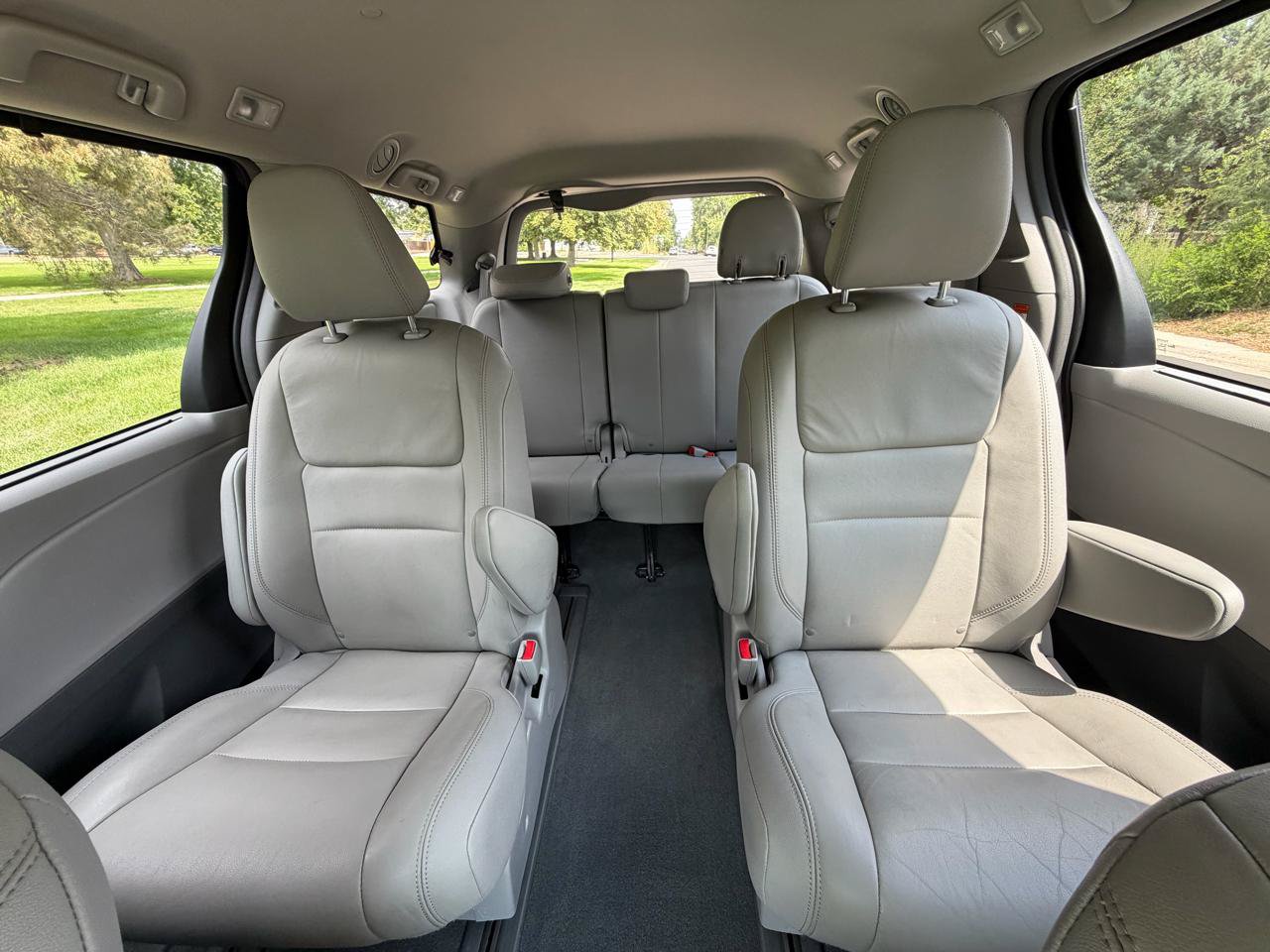 Used 2019 Toyota Sienna XLE w/ XLE Navigation Package AWD/4WD image 28