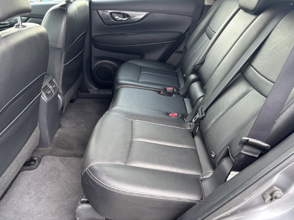 Used 2016 Nissan Rogue SL AWD/4WD image 22