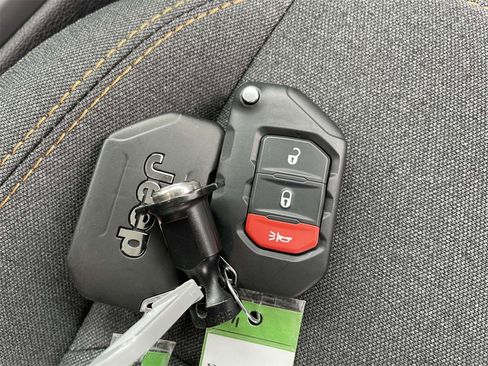 New 2025 Jeep Gladiator Sport image 34