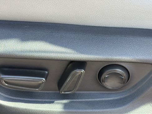 Used 2025 Toyota Camry SE image 18