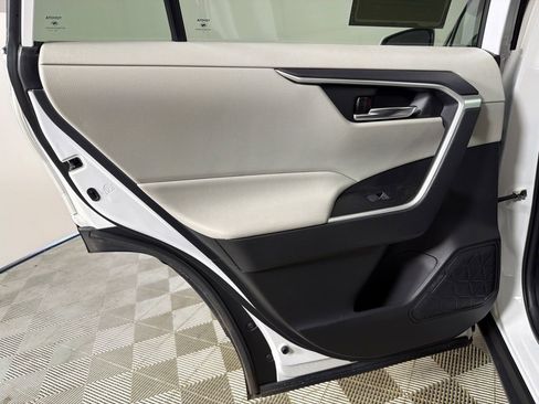 Used 2022 Toyota RAV4 XLE AWD/4WD image 21