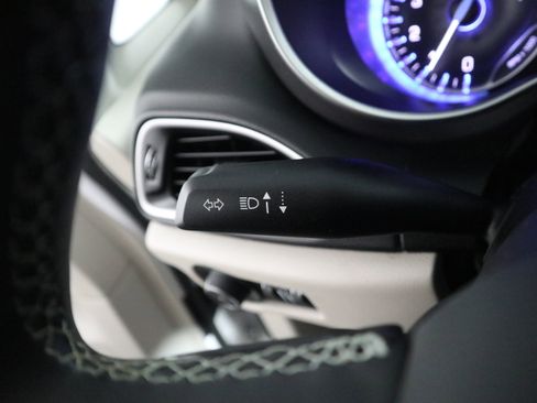 Used 2024 Chrysler Pacifica Touring-L image 25