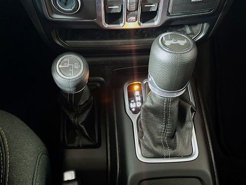 Used 2025 Jeep Wrangler Sahara w/ Safety Group image 25