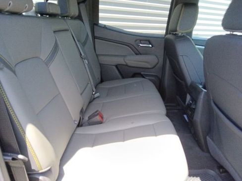 Used 2025 Chevrolet Colorado ZR2 w/ Technology Package AWD/4WD image 32