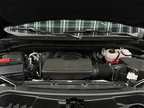 Used 2025 Chevrolet Suburban High Country AWD/4WD image 17