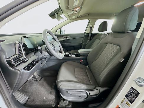 Used 2024 Kia Sportage LX image 13