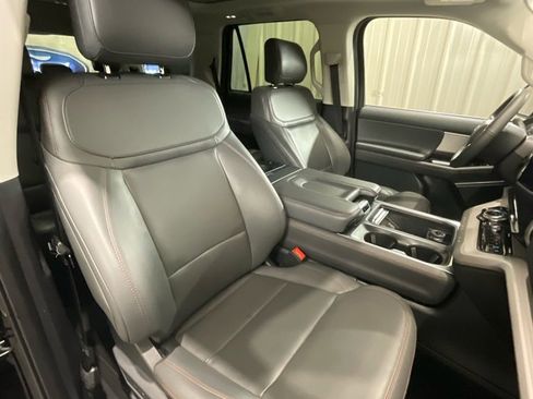 Used 2025 Ford Expedition Active image 15