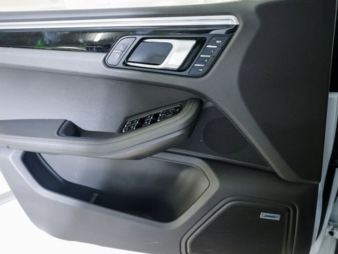 Certified 2022 Porsche Macan image 23