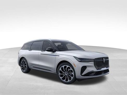 New 2026 Lincoln Nautilus Reserve image 8