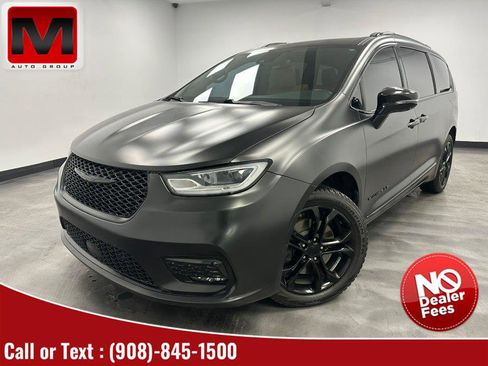 Used 2022 Chrysler Pacifica Pinnacle image 1