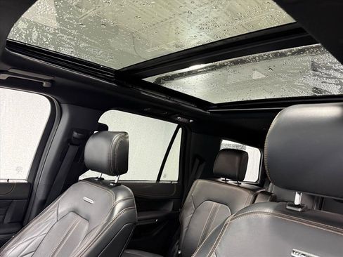 Certified 2022 Ford Expedition Platinum image 19