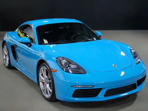 Used 2018 Porsche 718 Cayman S image 2