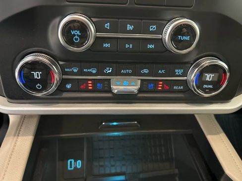 Used 2022 Ford Expedition Limited image 14