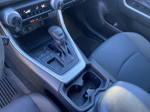 Used 2021 Toyota RAV4 LE image 23