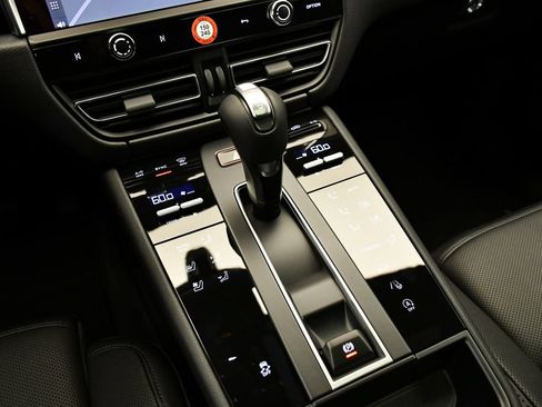 Certified 2026 Porsche Macan AWD/4WD image 33