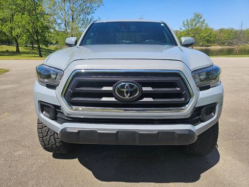 Used 2019 Toyota Tacoma TRD Off-Road AWD/4WD image 13