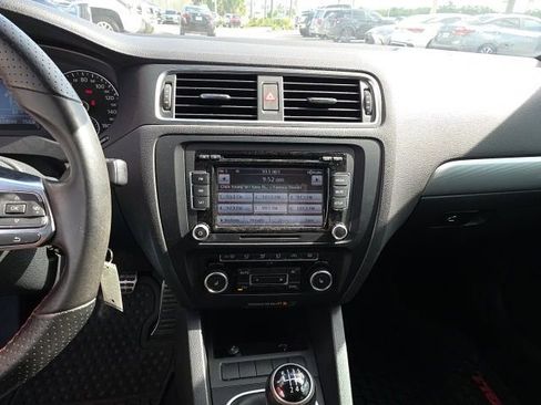 Used 2012 Volkswagen Jetta GLI FWD image 17