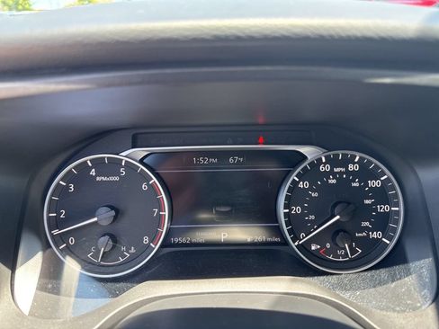 Used 2025 Nissan Rogue SV FWD image 12
