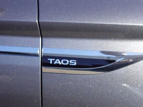 Used 2022 Volkswagen Taos SEL w/ Panoramic Sunroof Package image 6