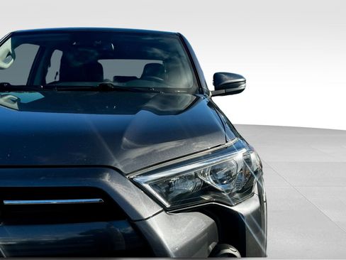 Used 2022 Toyota 4Runner SR5 Premium image 23