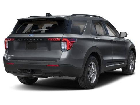 Used 2025 Ford Explorer Active w/ Active Comfort Package AWD/4WD image 2