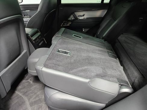 Used 2025 Land Rover Range Rover Sport SE image 39