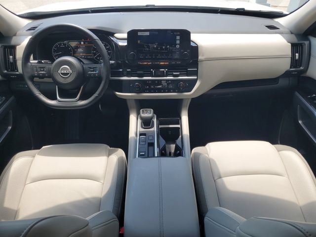 Certified 2025 Nissan Pathfinder SL FWD image 3
