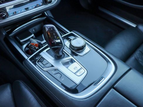 Used 2019 BMW 740i w/ Executive Package image 40