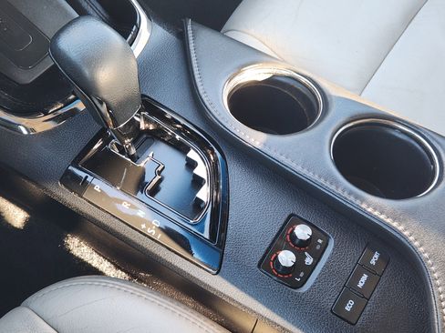 Used 2016 Toyota Avalon XLE Premium image 23