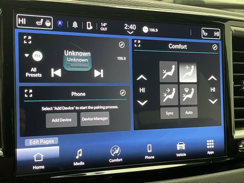 Used 2024 Chrysler Pacifica Touring-L image 19