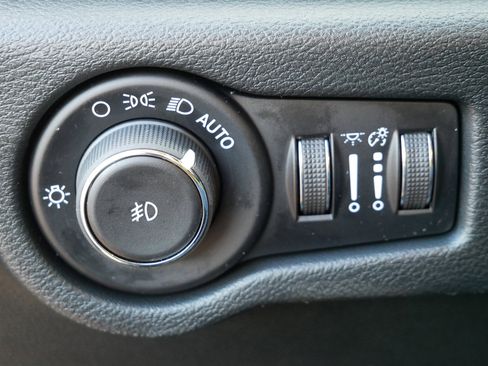 New 2026 Chrysler Pacifica Select image 14