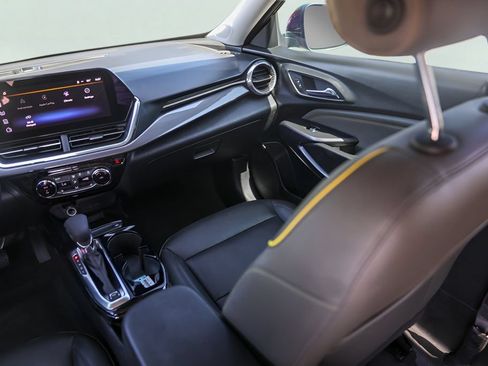 Used 2025 Chevrolet Trax ACTIV w/ Sunroof Package FWD image 28